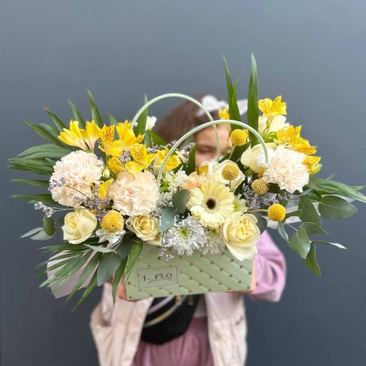 Сумочка с розами "Эпиа" в Вологде