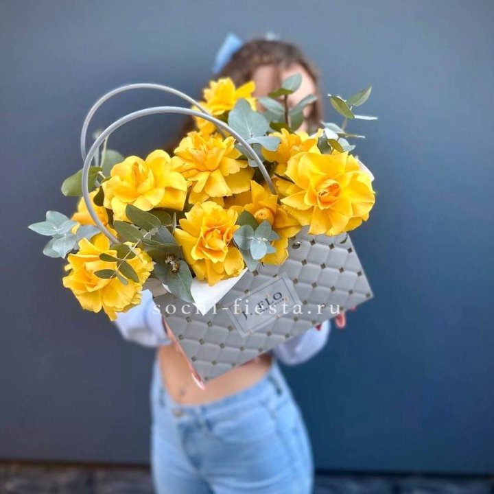 Сумочка с розами "Эдель" в Вологде