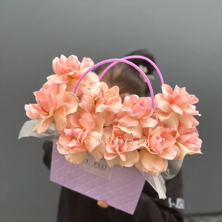 Сумочка с розами "Кети" в Вологде