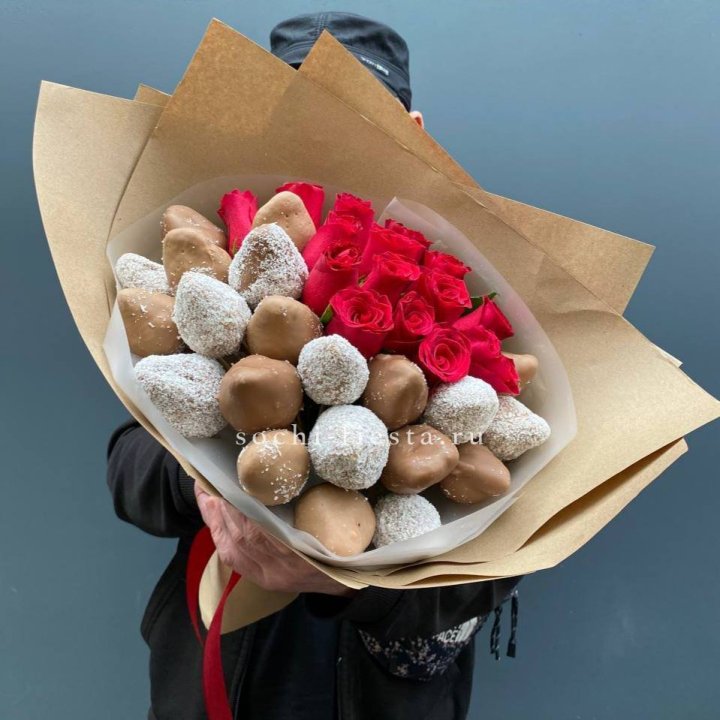 Розы и клубника в шоколаде Мерси в Вологде