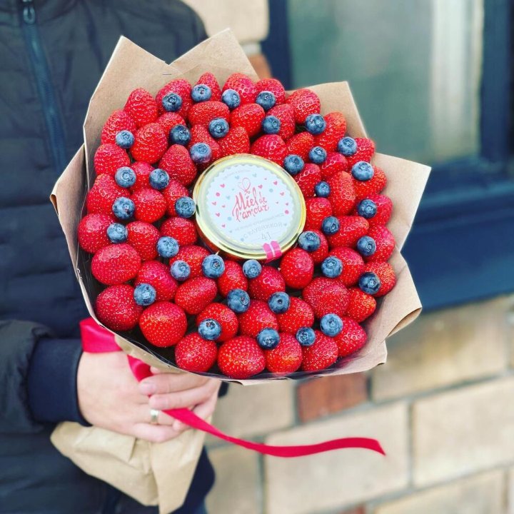 "Клубника и мёд" в Вологде