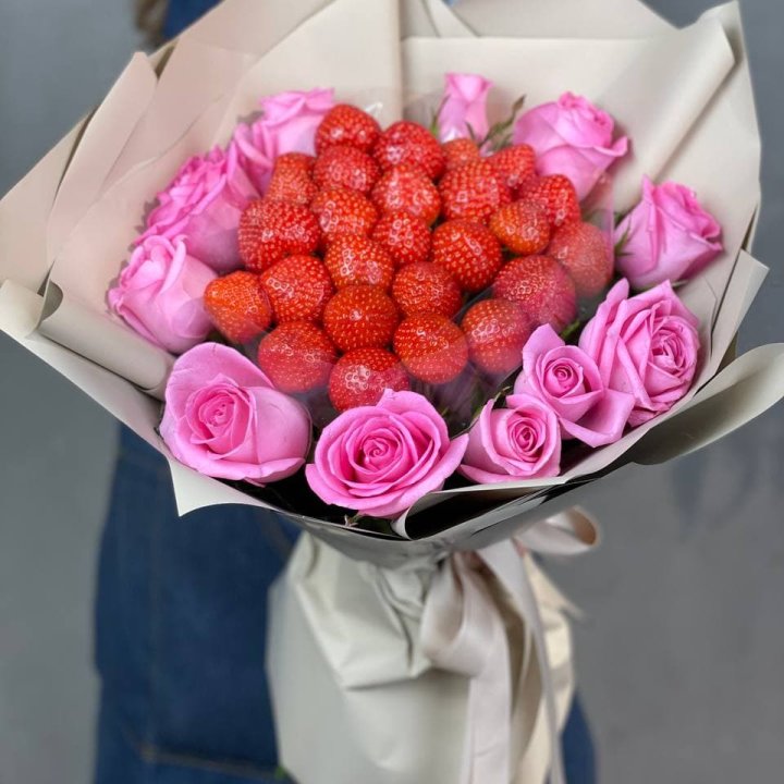 Клубника и розы в Вологде