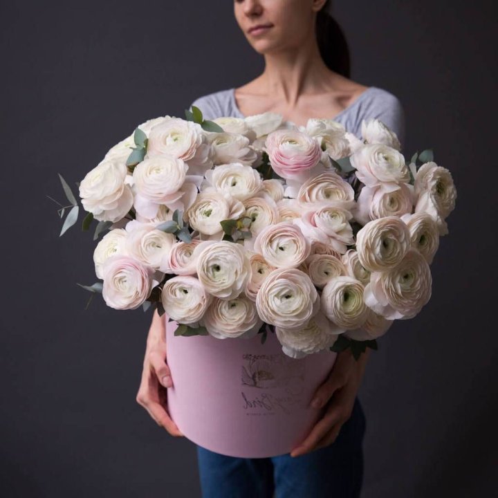 Бокс с ранункулюсами в Вологде