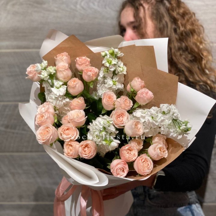 Букет бомбасти и маттиола в Вологде