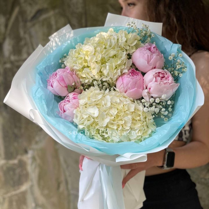 Букет с пионами "Блюсом" в Вологде