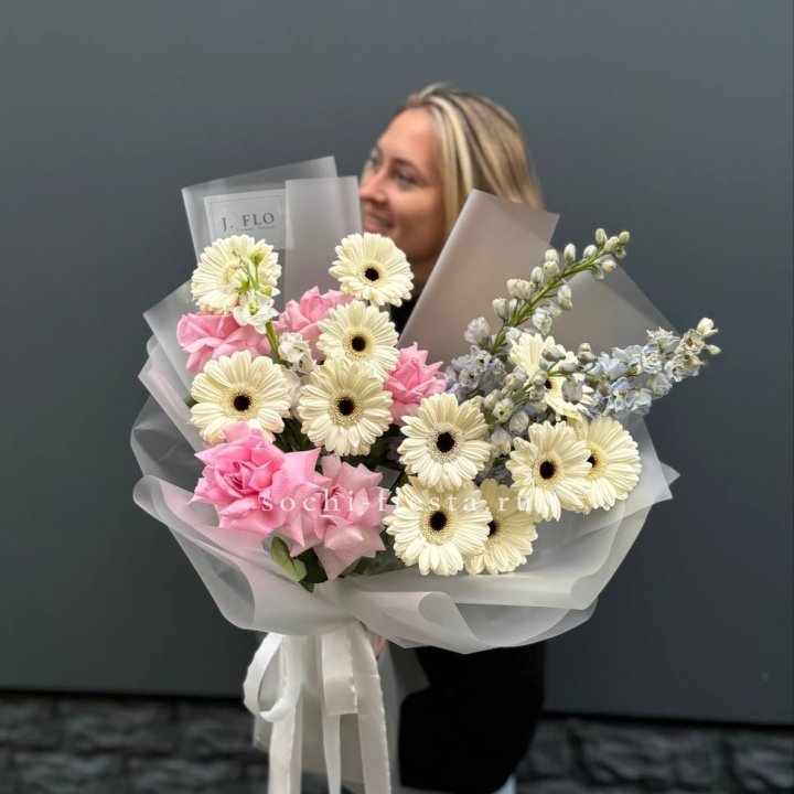 Букет роз и гербер в Вологде