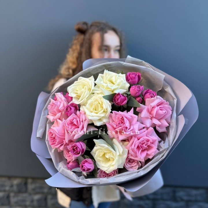Букет французских и пионовидных роз в Вологде