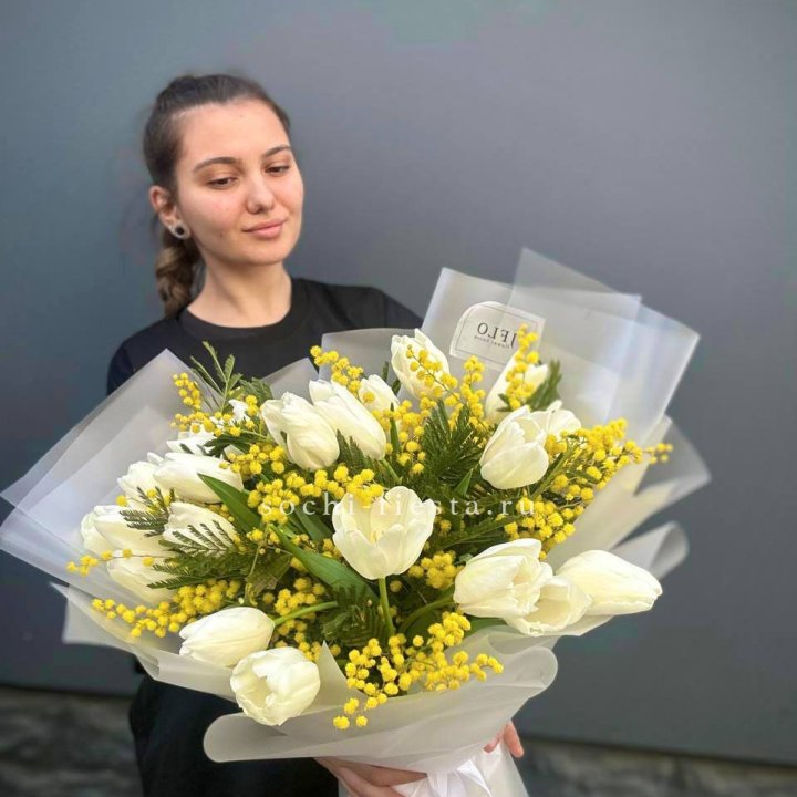 Букет тюльпанов и мимозы в Вологде