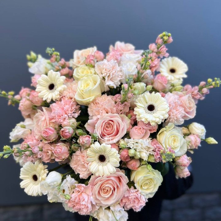 Авторский букет "Нежный" в Вологде