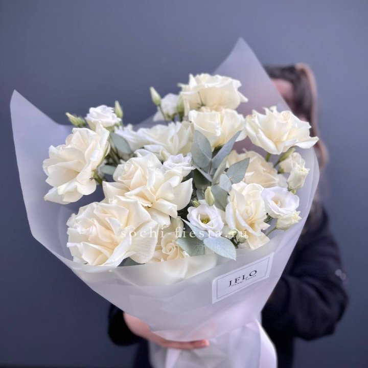 Букет французских роз и эустомы  в Вологде