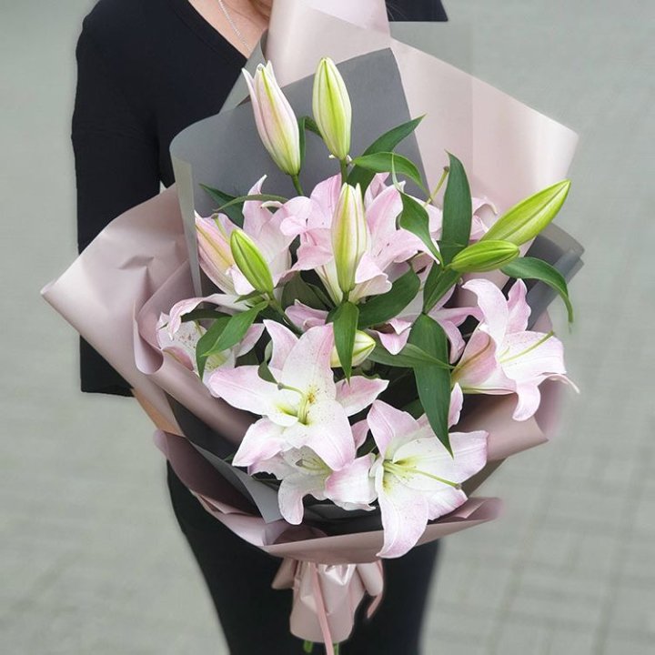 Букет розовых лилий в Вологде