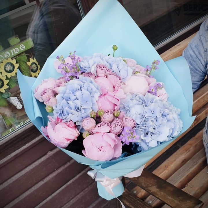 Букет с гортензиями "Блубери" в Вологде