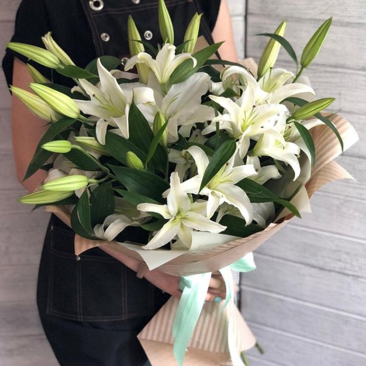 Букет белых лилий в Вологде