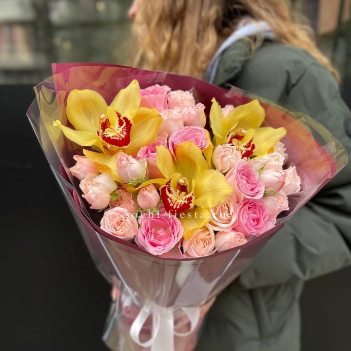  Букет орхидей и роз Есенья в Вологде