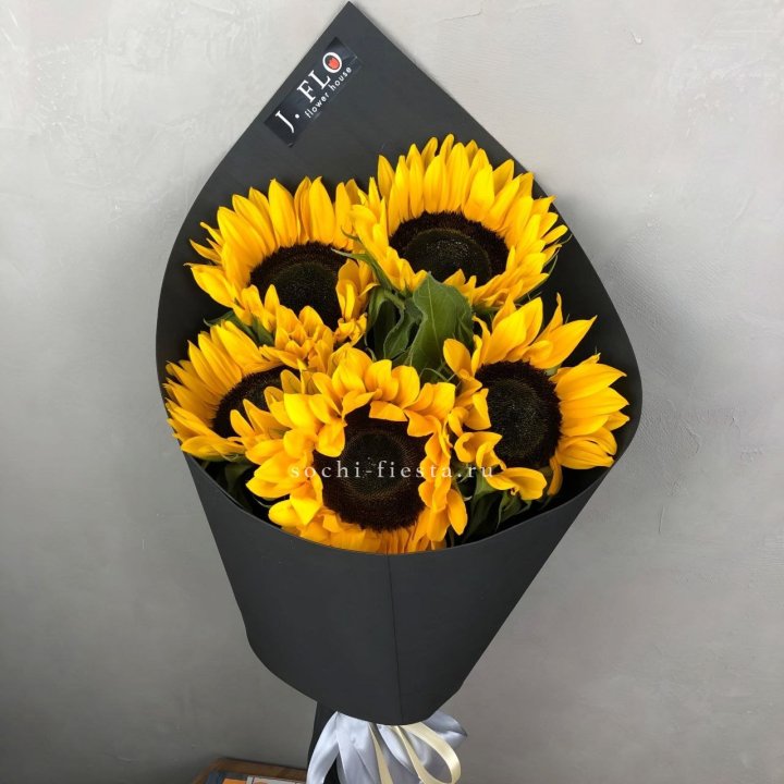 Букет из 5  подсолнухов в Вологде