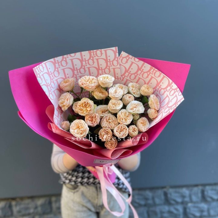 9 пионовидных роз в Вологде