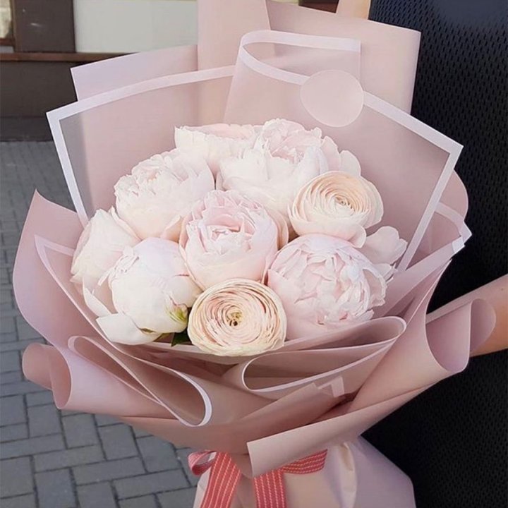 Пионы и ранункулюсы в Вологде