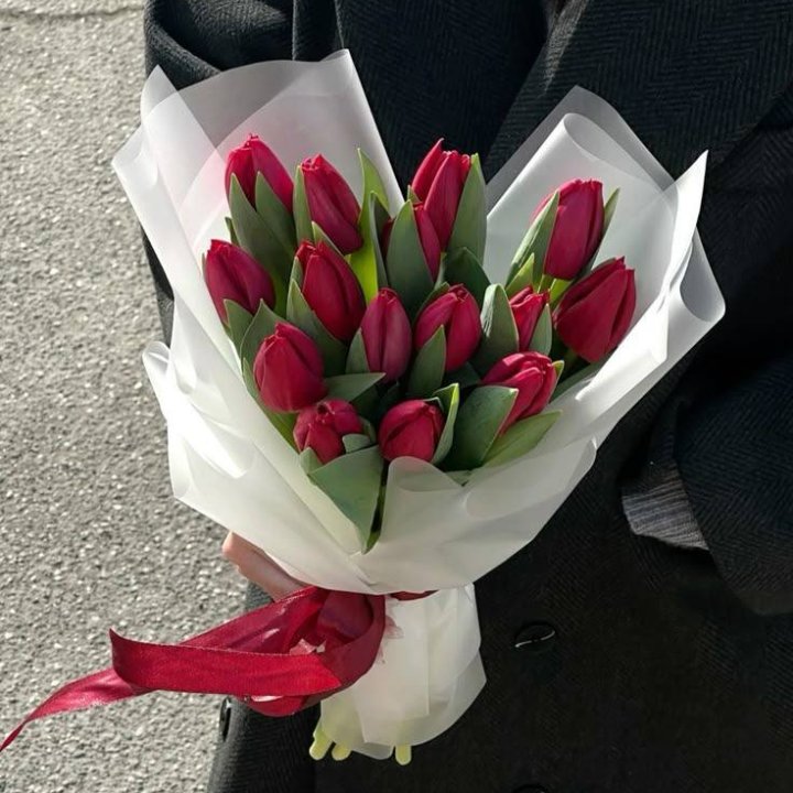 15 красных тюльпанов в Вологде