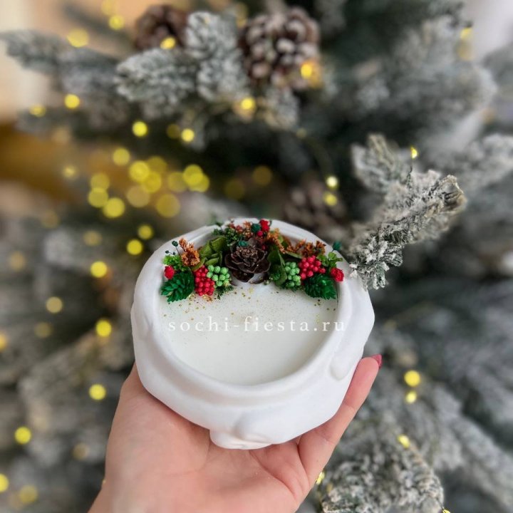 Свеча ароматическая в гипсе Руки с шишкой в Вологде