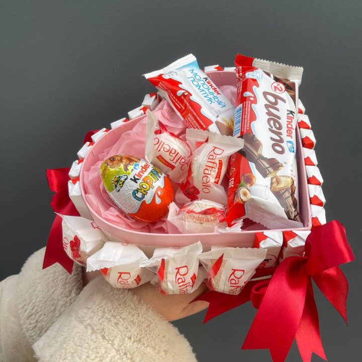 Бокс киндерами и раффаэлло в Вологде