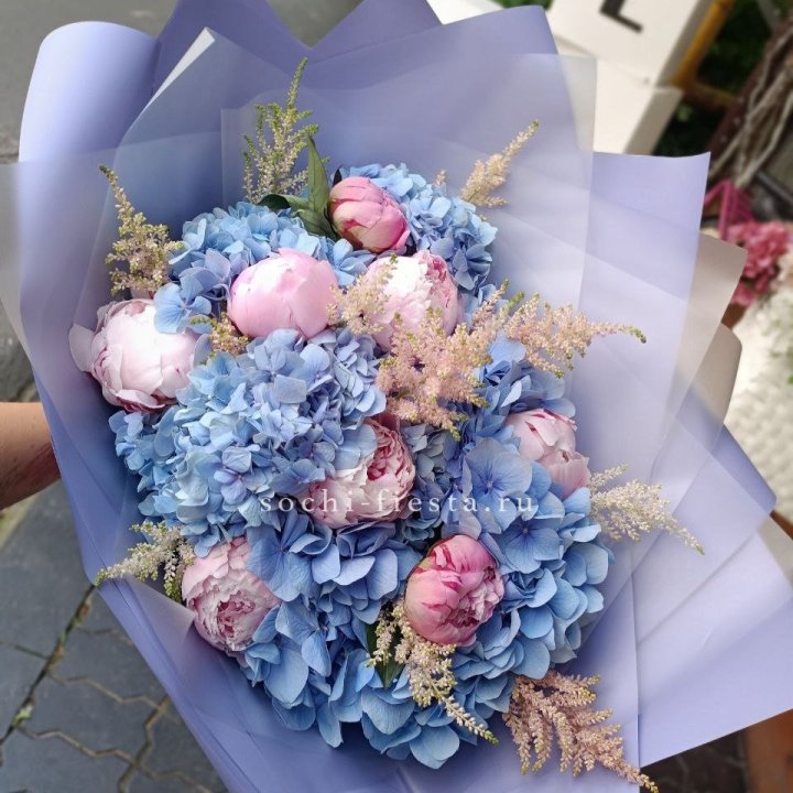 Дизайнерский букет с гортензией №3 в Вологде