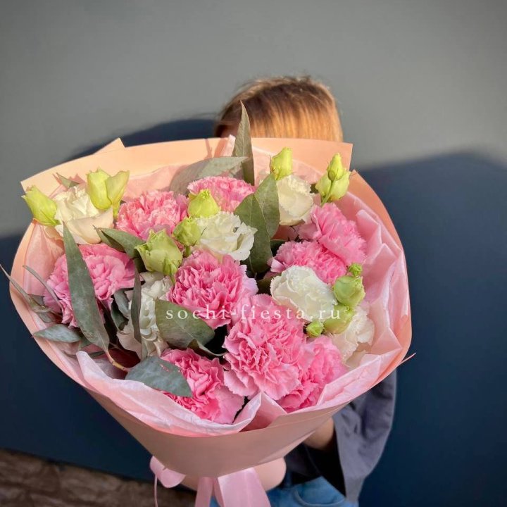 Букет гвоздик и  эустом "Сири" в Вологде