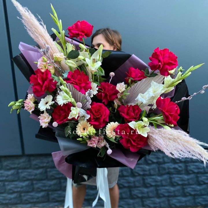 Дизайнерский букет Ред в Вологде