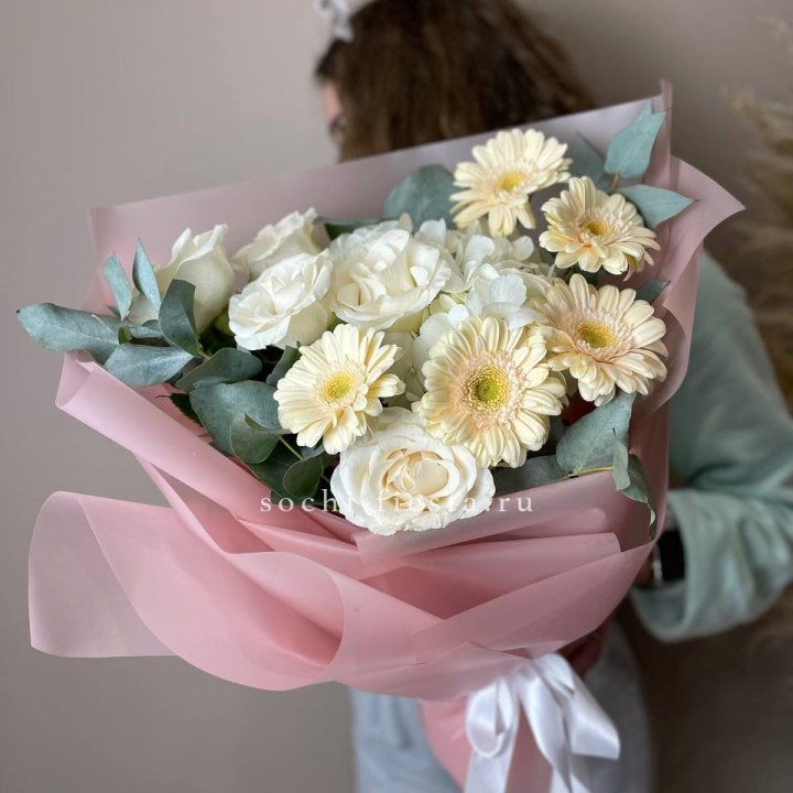 Букет роз, гортензии, гербер  в Вологде