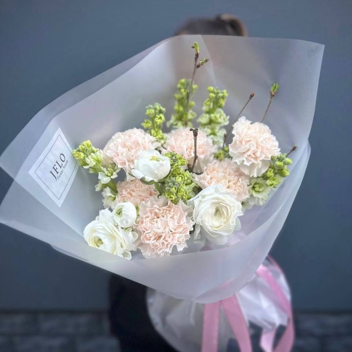 Букет маттиолы и ранункулюсов  в Вологде