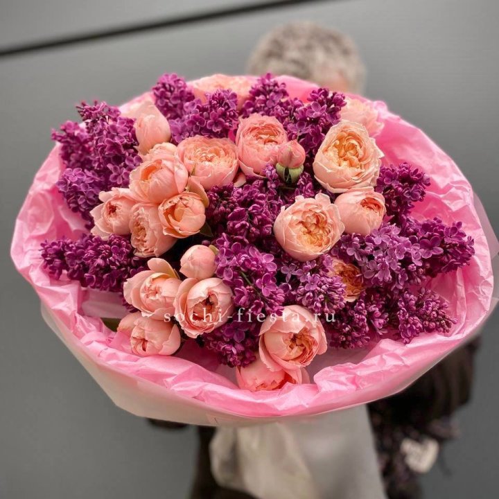  Дуо букет из кустовых роз и сирени в Вологде