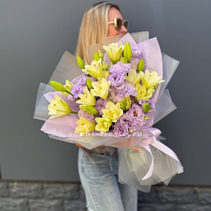  Букет лилий и эустом в Вологде