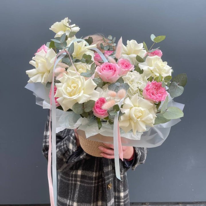 Кашпо с розами в Вологде