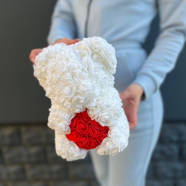 Медведь с красным седцем в Вологде