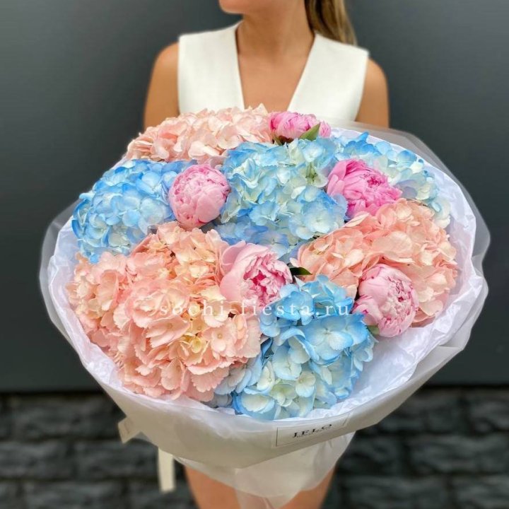 Дуобукет гортензии с пионами  в Вологде