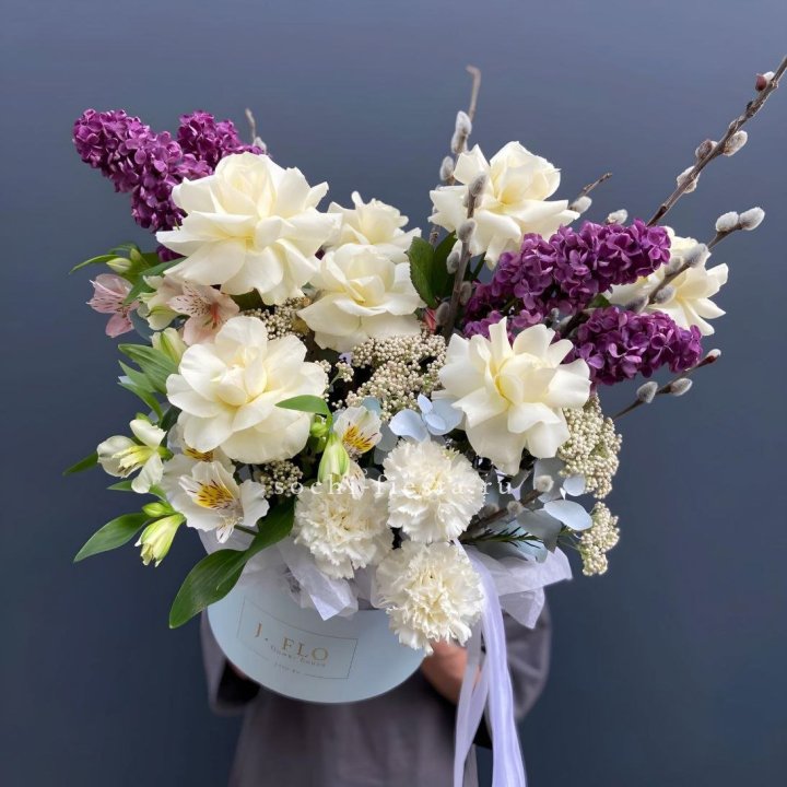 Цветочный бокс Французских роз и Сирени в Вологде