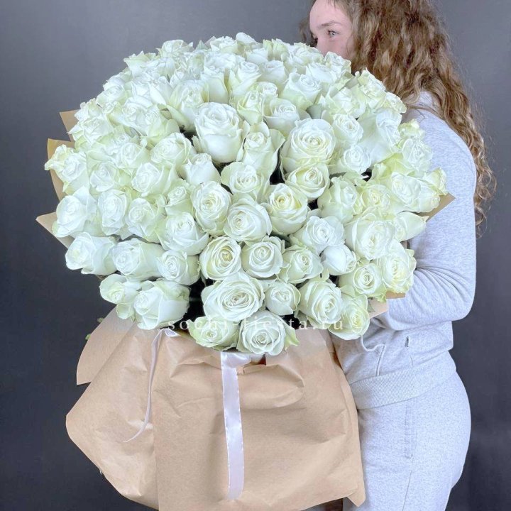 101 белая высокая импортная роза в Вологде