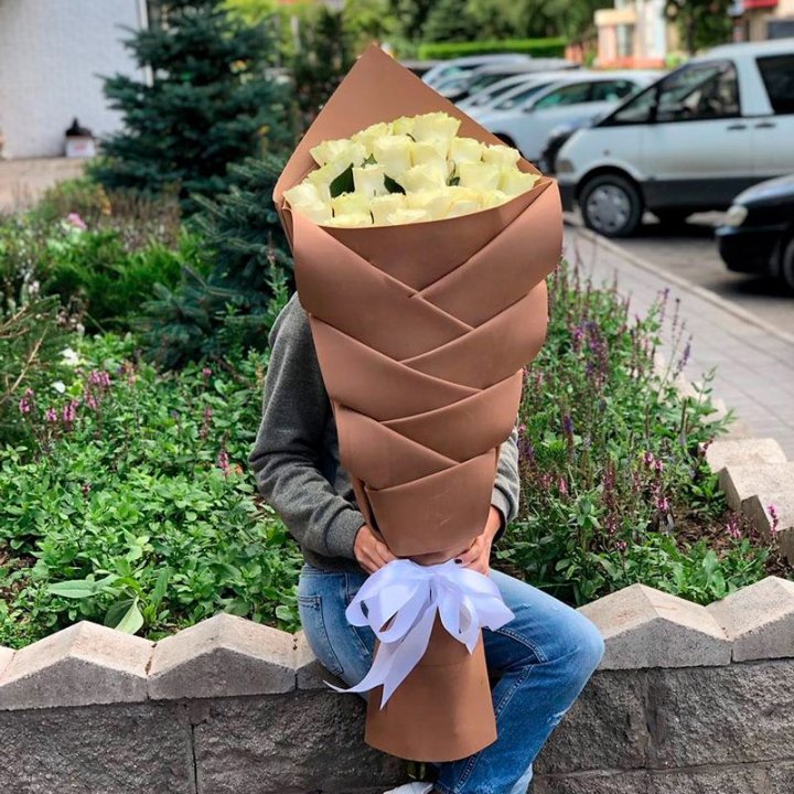 Голландские розы белые "Рыбка" в Вологде