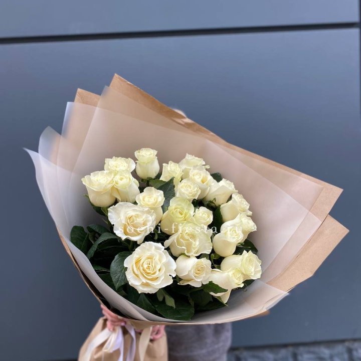 Букет  высоких белых роз   в Вологде