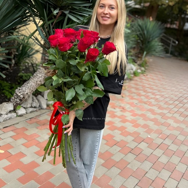 15 высоких красных роз в Вологде