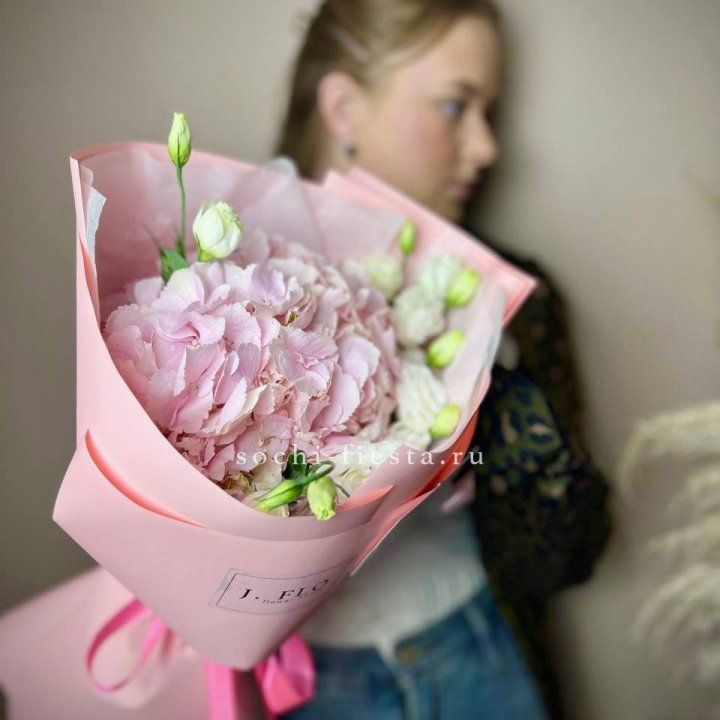 Букет с гортензией №2 в Вологде