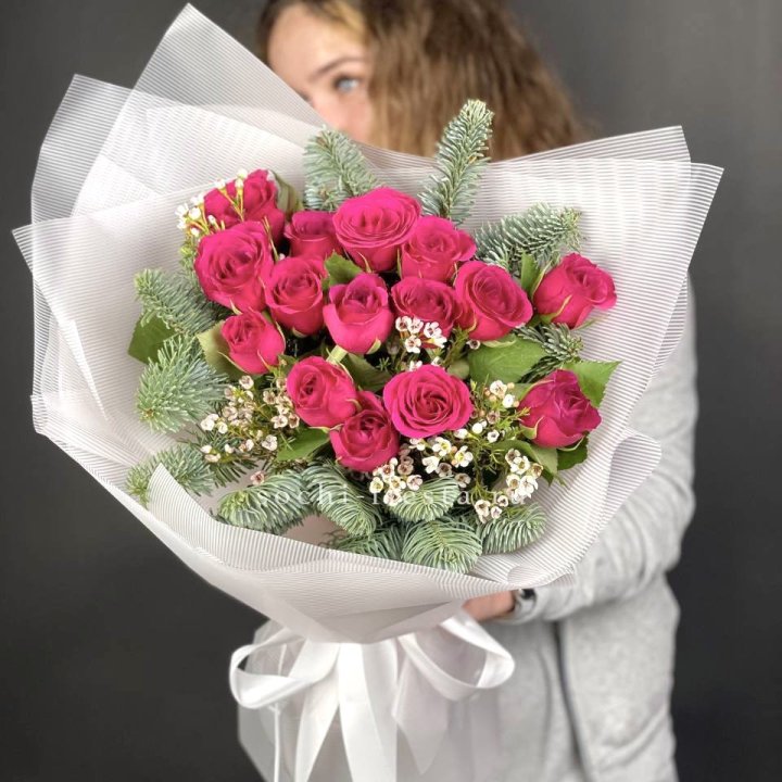 Новогодний букет Елки и Розы в Вологде