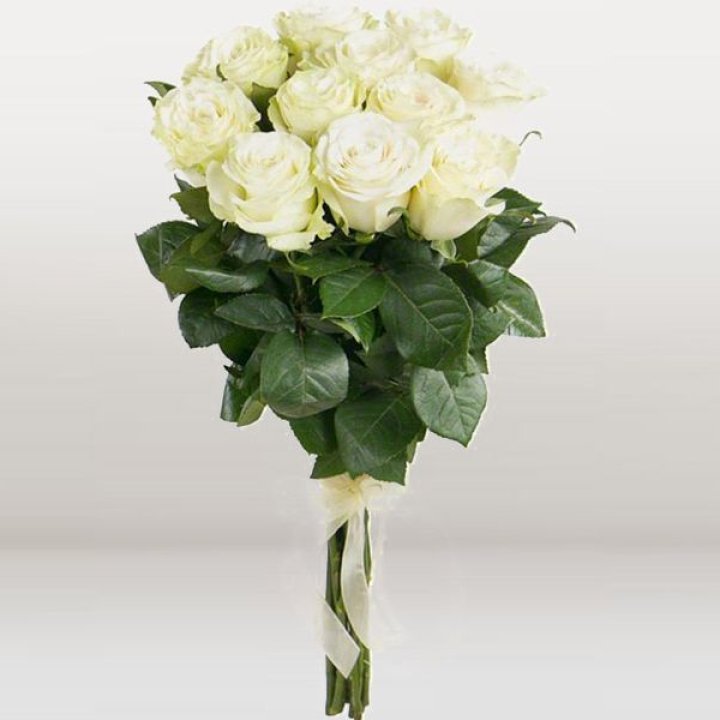 11 белых голландских роз в Вологде