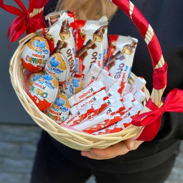 Корзина с киндерами  в Вологде