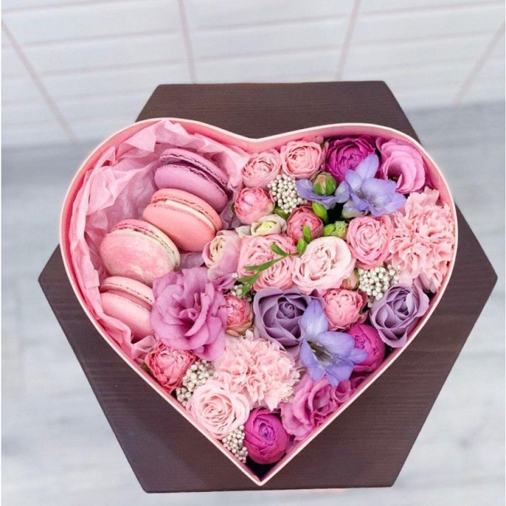 Бокс-сердце с макаронс  в Вологде