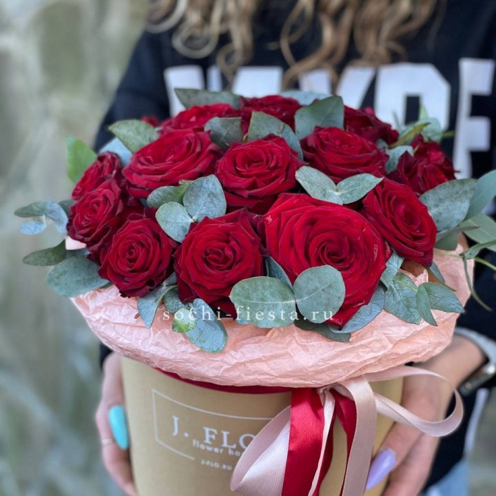 21 Красная роза в боксе №1 в Вологде