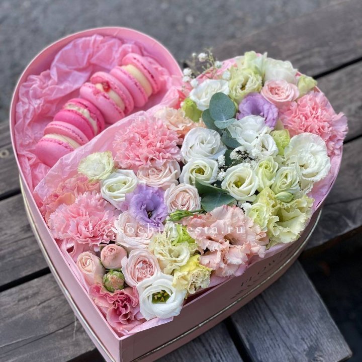 Бокс-сердце с макарон "Пинк" в Вологде