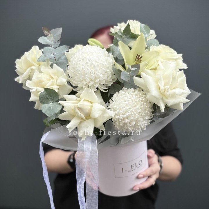 Цветы в шляпной коробке  в Вологде