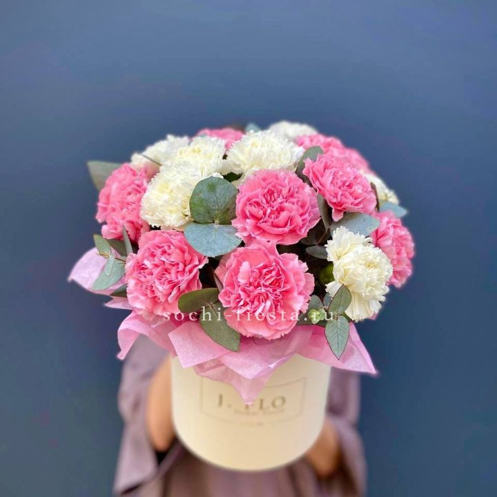 Диантусы в цилиндре в Вологде