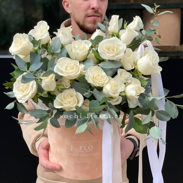 41 белая роз в бархатном боксе в Вологде