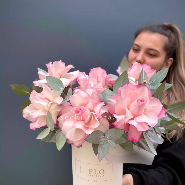 7 Французских роз в боксе в Вологде